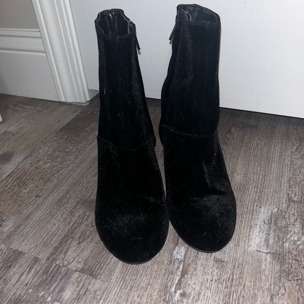 AMERICAN EAGLE velvet boots size 6